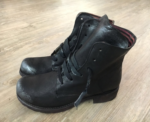 Papucei - ***SALE*** handgefertigte Leder-Boots in Schwarz mit Metallic-Finish
