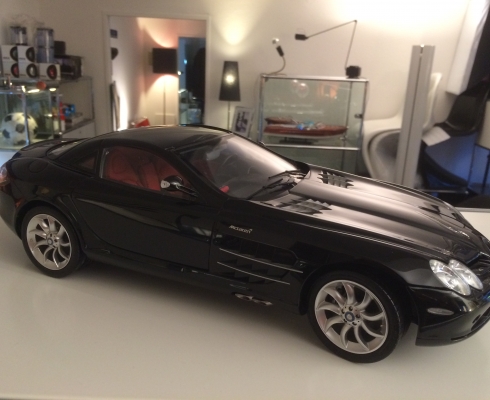 CMC Model Cars - CMC 1:12 Mercedes SLR schwarz