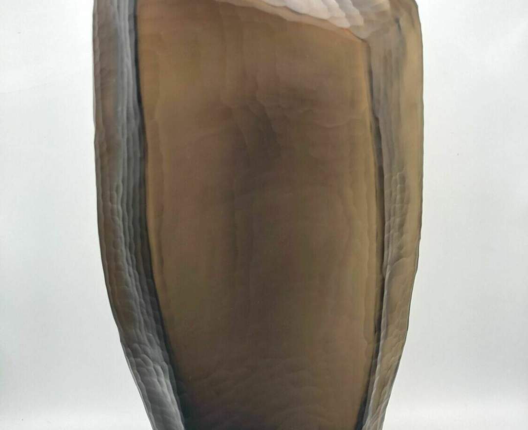 1st Tannendiele - Carved glass vase, brown