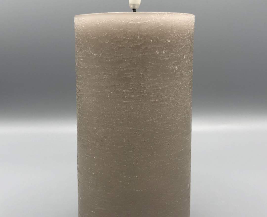 1st Tannendiele - LED Stumpenkerze, sandstein, 18 cm