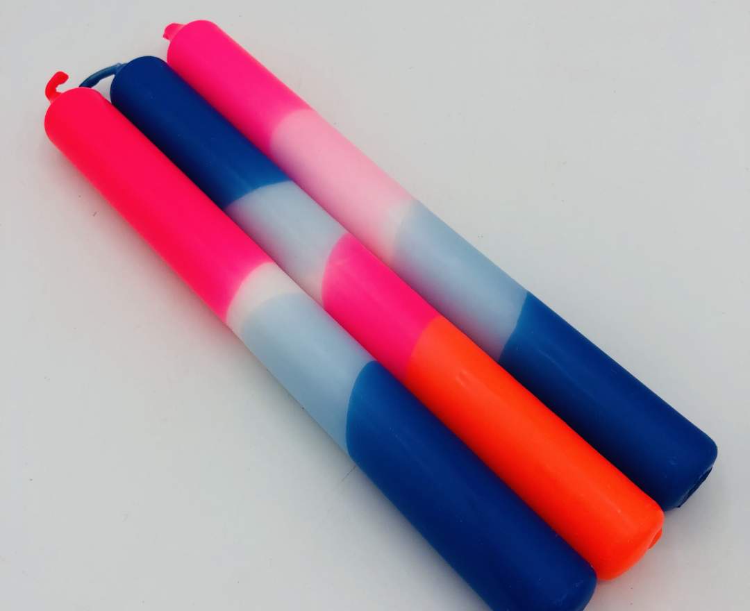 1st Tannendiele - Handgefertigte Kerze (3er Set, Farbe: blau / pink / orange)