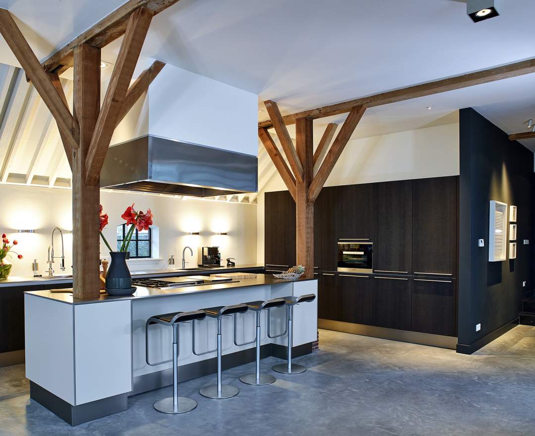 Manufaktur - UNIKAT by Ekelhoff Moderne Landhausküche in einem ehemalige Kuhstall
