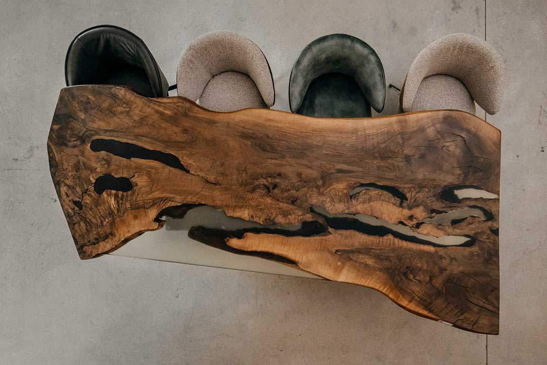 wohnsektion - Baumkanten Tischplatte aus Nussbaum 257 x 118cm