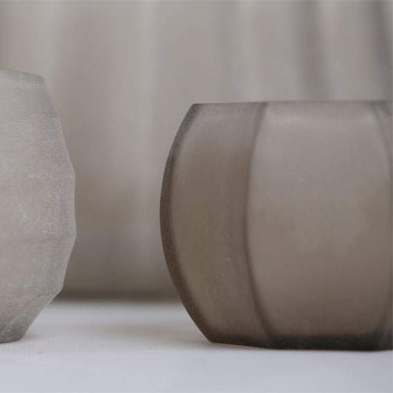 Guaxs - Koonam Vasen und Teelichthalter rauchgrau - Teelichthalter