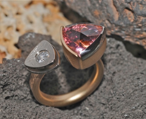  - Ring mit Turmalin und Brillant in 750/000 Rosé- und Weissgold