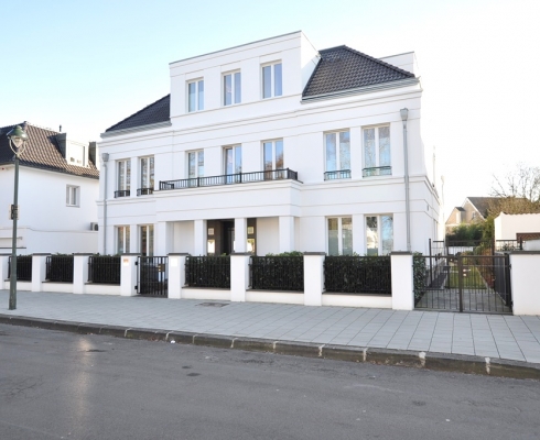  - Traumhafte Luxus-Gartenwohnung in Düsseldorf