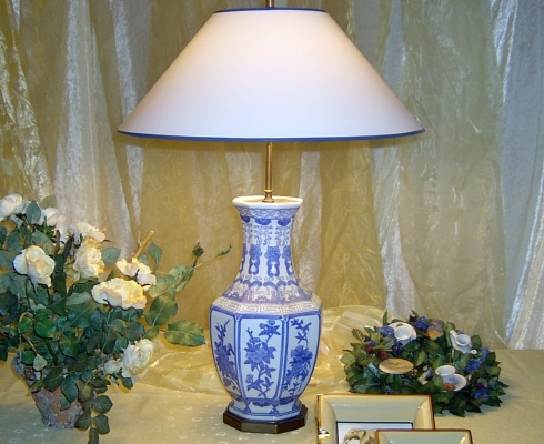 662347 Lampe Vase Punkte 18x33cm aus Weißem transparentem Porzellan gefertigt