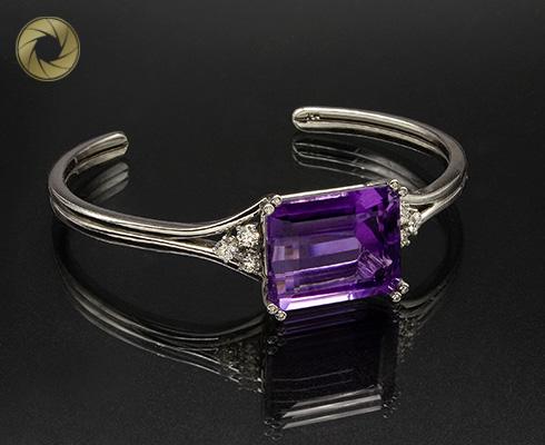 Niklas F. Reinke - Armspange in 750/- Weißgold mit Amethyst und Diamant-Brillanten