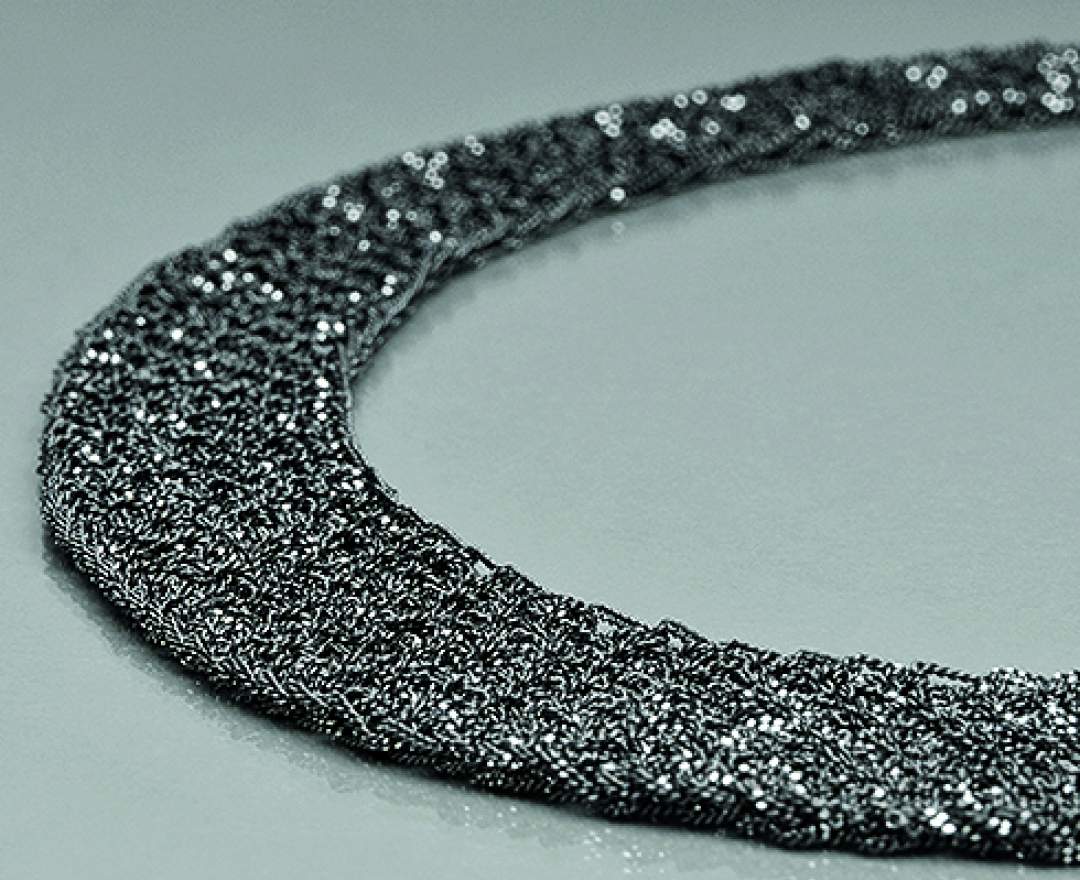 Maria Rzwuska - Designschmuck aus gestricktem Silber