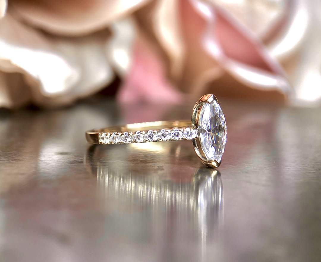 Infinity Juwelen - Eleganter Verlobungsring mit Kubischem Zirkonia im Navetteschliff/ Marquise aus 14K Gelbgold