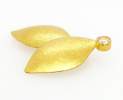 Goldschmiede TRAPEZ - Birgit Johannsen - Brosche mit Bergkristall und 24 Karat Goldplattierung Thumbnail