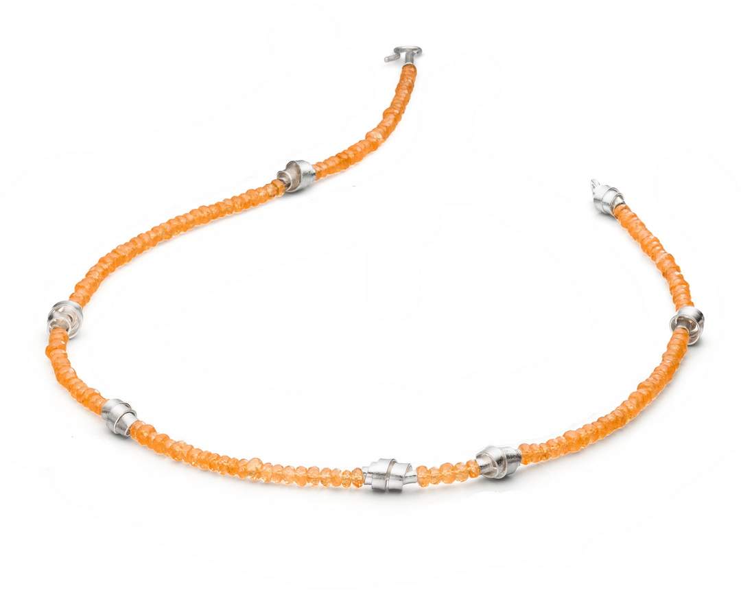 Goldschmiede TRAPEZ - Birgit Johannsen - Halskette mit Mandaringranat und Silber