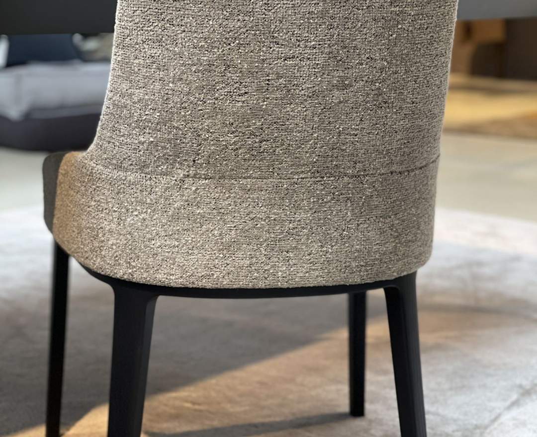 Molteni&C - Stuhl DEVON von Molteni&C, Eleganter Esszimmerstuhl mit geschlossener Rückenlehne, Neuheit 2020