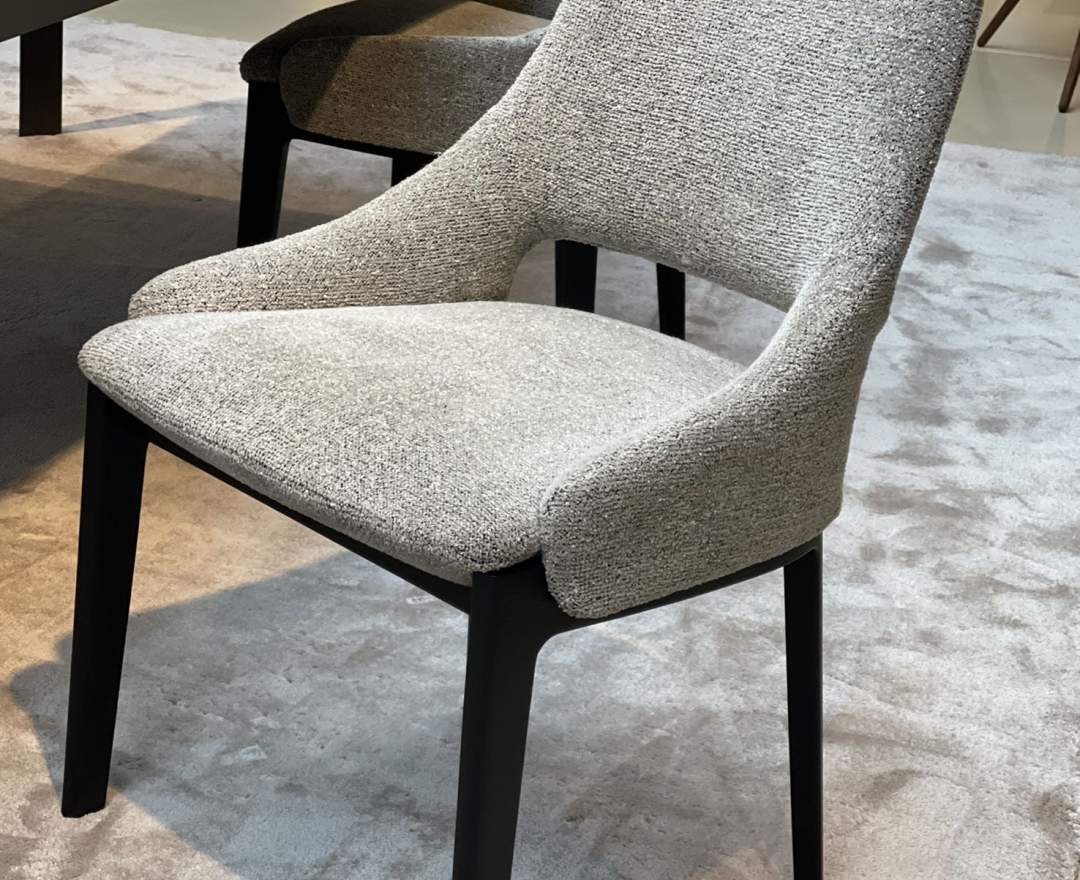 Molteni&C - Stuhl DEVON von Molteni&C, Eleganter Esszimmerstuhl mit offener Rückenlehne