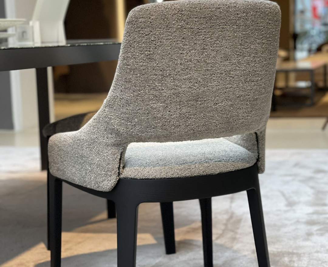 Molteni&C - Stuhl DEVON von Molteni&C, Eleganter Esszimmerstuhl mit offener Rückenlehne