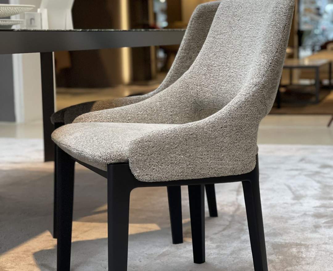 Molteni&C - Stuhl DEVON von Molteni&C, Eleganter Esszimmerstuhl mit offener Rückenlehne