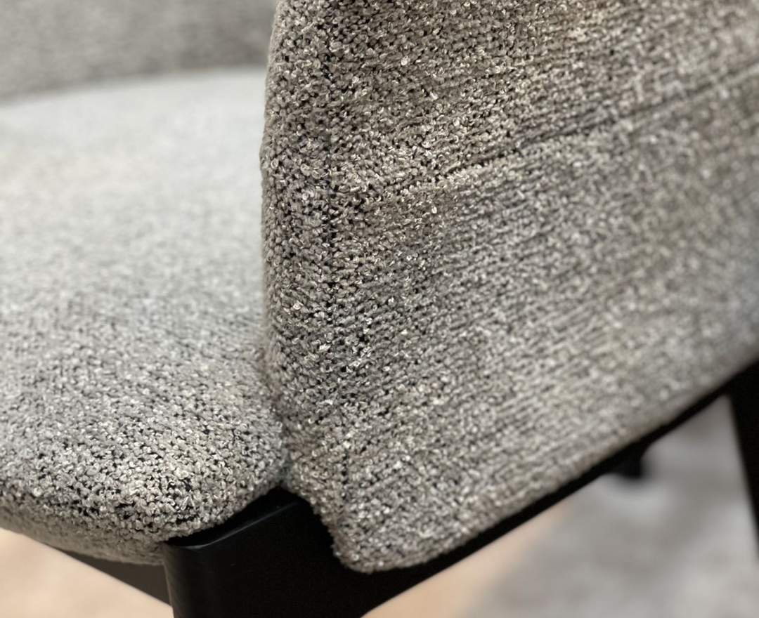Molteni&C - Sessel DEVON von Molteni&C, Eleganter Esszimmerstuhl mit geschlossener Rückenlehne