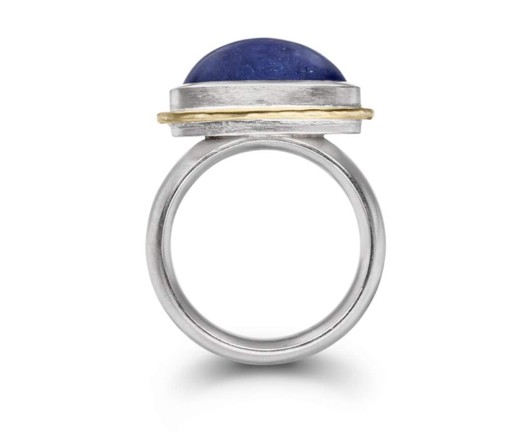Goldschmiede TRAPEZ - Birgit Johannsen - Ring mit Tansanit, Silber und 14 Karat Gold