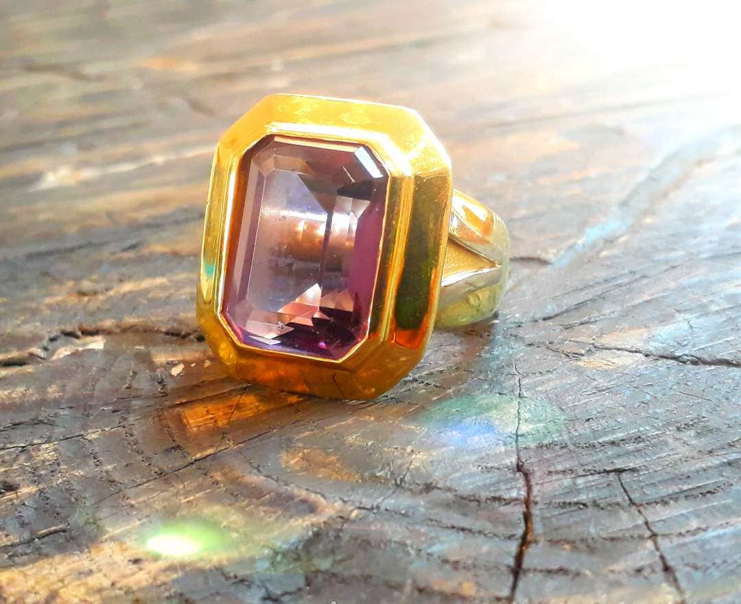 Goldschmiedemeisterin Katrin Schäfer - Schmuck aus Alt mach Neu, Altgold zu einem neuen Lieblingsschmuckstück umarbeiten ist meine Passion. Goldring mit 8 Eck Amethyst. Königlich. Handarbeit.