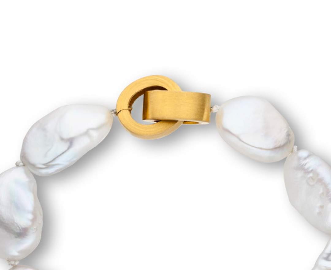 Goldschmiede TRAPEZ - Birgit Johannsen - Armband aus barocken Süßwasserperlen