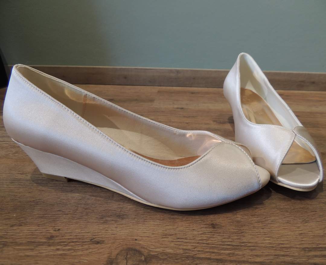 Yes To the Dress - Brautschuhe von Yes To The Dress, mit Keilabsatz.