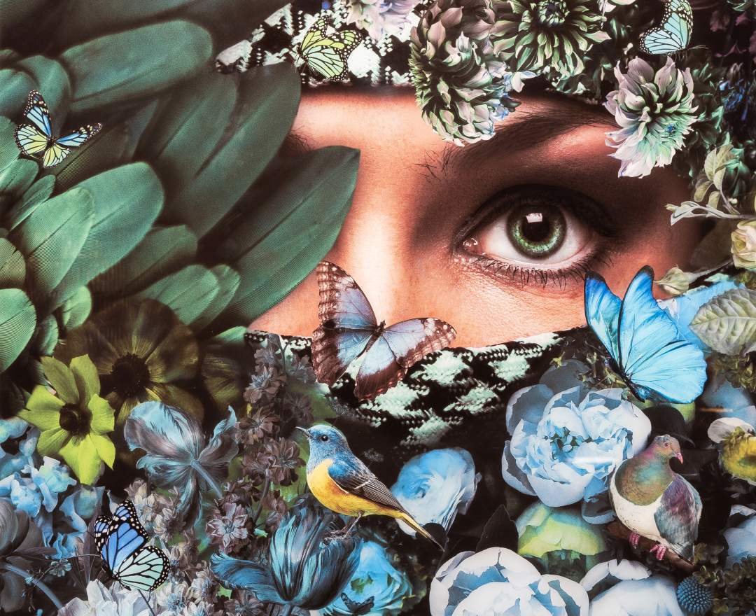 Living Art - Glasbild Frau mit Blumen