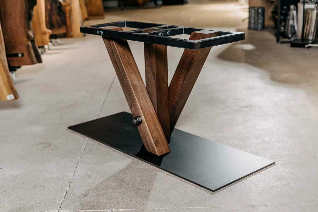 wohnsektion - Tischgestell aus Nussbaum