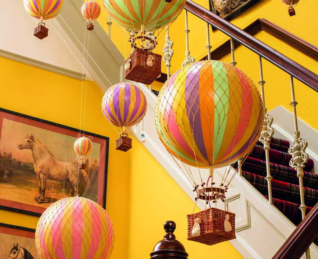 Authentic Models - Balloon Floating the Skies
