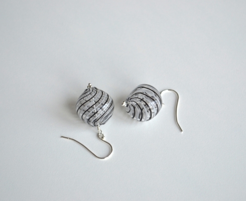 L´île aux Fleurs - Ohrringe Sterling Silber mit gestreiften Perlen aus Muranoglas