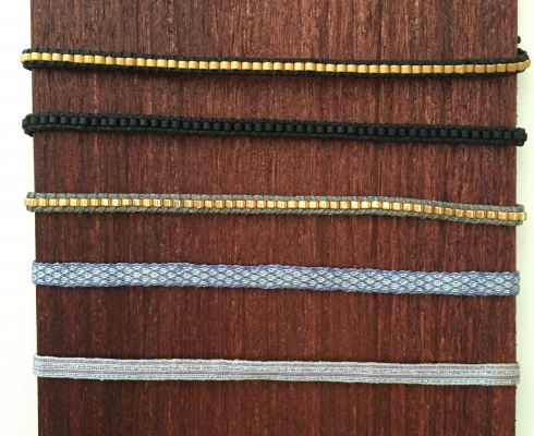 LeJu LONDON handgefertigtes Armband geknüpft/gewebt teilw. mit kleinen Perlen - verschiedene Farben und Muster