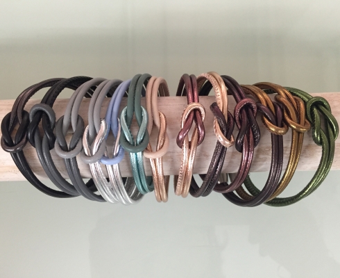 core design handgefertigtes Lederarmband mit Schlaufe core design handgefertigtes Lederarmband mit Schlaufe
