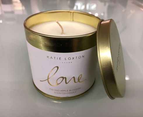 KATIE LOXTON LONDON Duft-Kerzen mit Slogan, vegan - verschiedene Düfte KATIE LOXTON LONDON Duft-Kerzen mit Slogan, vegan - verschiedene Düfte