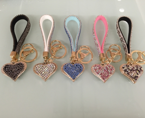 trendagents Schlüsselanhänger in Herzform mit Strass trendagents Schlüsselanhänger in Herzform mit Strass