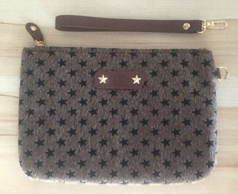 trendagents ***SALE*** Etui/ Clutch mit Stern-Muster und Nieten, Kunstfell trendagents ***SALE*** Etui/ Clutch mit Stern-Muster und Nieten, Kunstfell