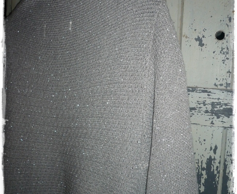 Woonwinkel - graue Kuscheljacke mit 3/4 Arm, Silberfäden und bunter Fransenbordüre