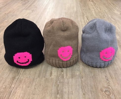 trendagents ***SALE*** Viskose-Mütze mit Smiley-Print in Neon-Pink trendagents ***SALE*** Viskose-Mütze mit Smiley-Print in Neon-Pink