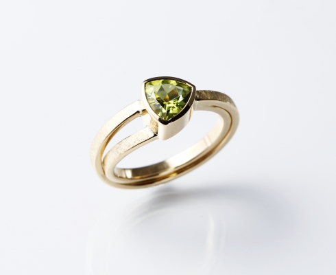 Goldschmiede Einklang 750 Goldring mit Peridot