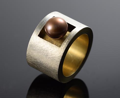 Ralf Salzmann Ring Silber, goldplattiert mit Kupferfarbener Zuchtperle