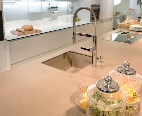 Küchenarbeitsplatten aus Keramik und Quarzkomposit | Neolith, Dekton