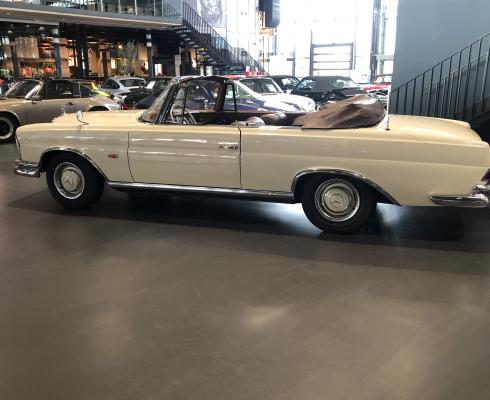 Mercedes Benz - 220 SE Cabrio W111