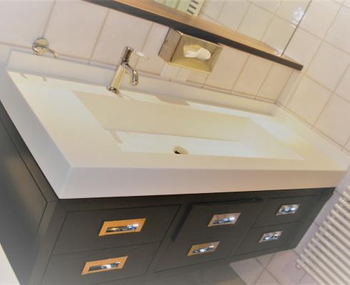 Dupont Corian - CORIAN®  - EIN HYGIENISCHER MINERALWERKSTOFF