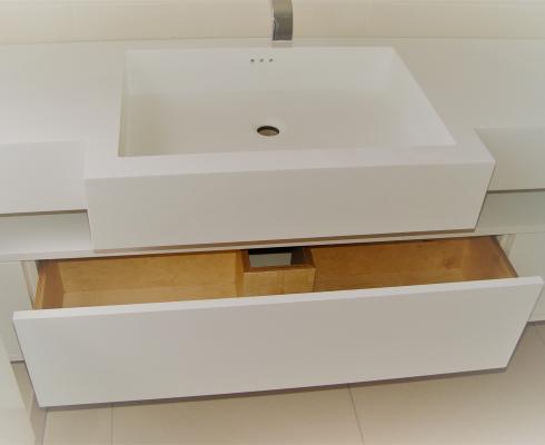 Dupont Corian - CORIAN®  - EIN HYGIENISCHER MINERALWERKSTOFF