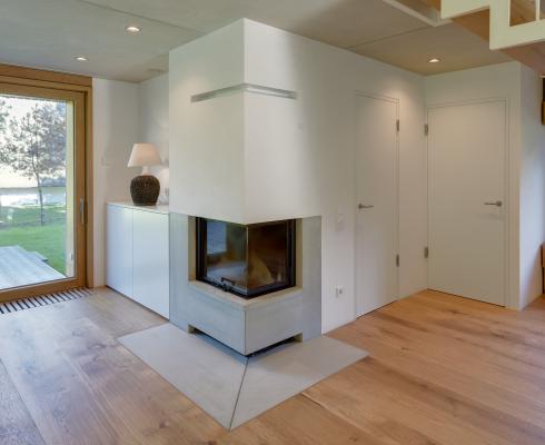 Verschiedene Marken Beton- und Stahlkamine