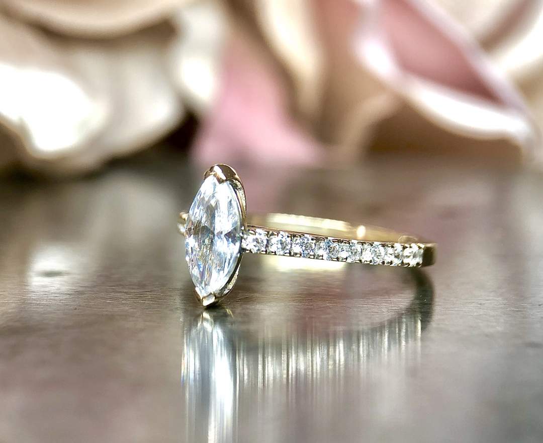 Infinity Juwelen - Eleganter Verlobungsring mit Kubischem Zirkonia im Navetteschliff/ Marquise aus 14K Gelbgold
