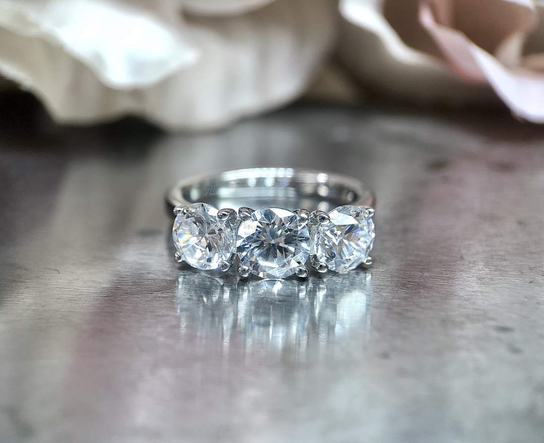Infinity Juwelen Trilogie Ring Verlobungsring mit Drei Zirkonia Steinen aus 14K Weissgold
