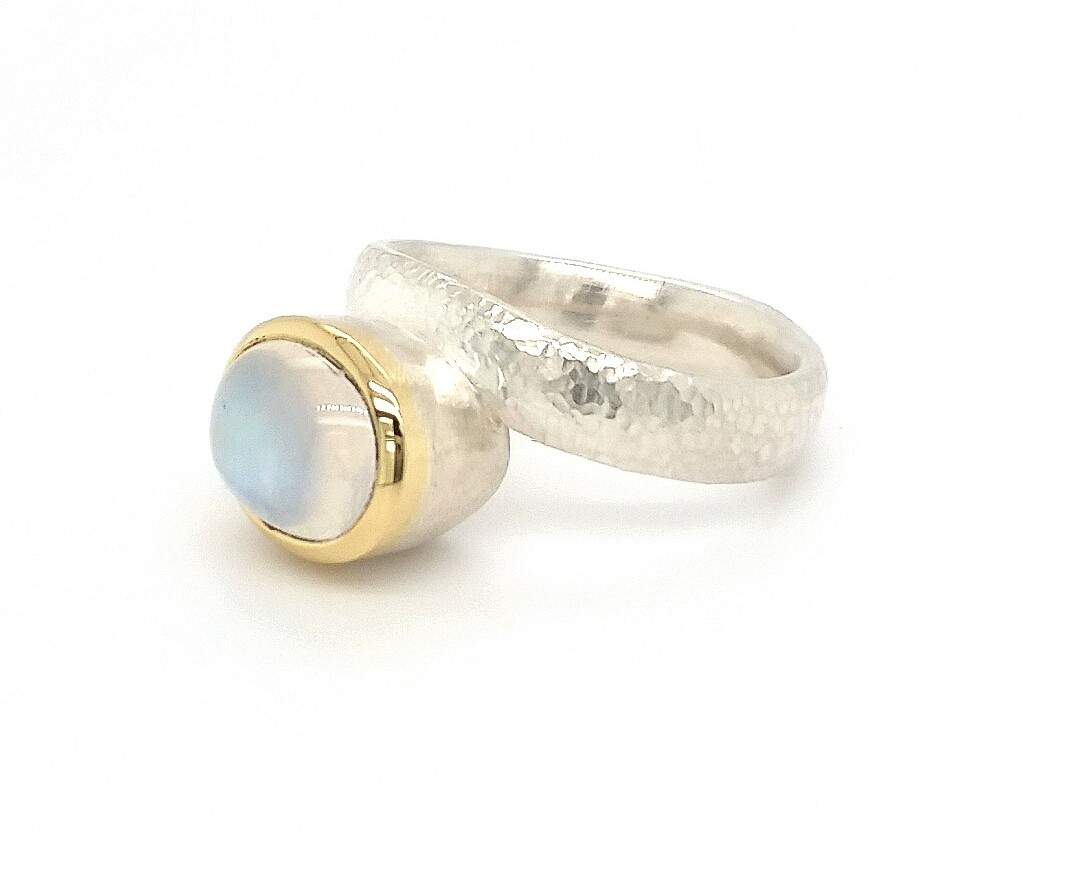 Ring mit Labradorit, Silber und 22 Karat Gold