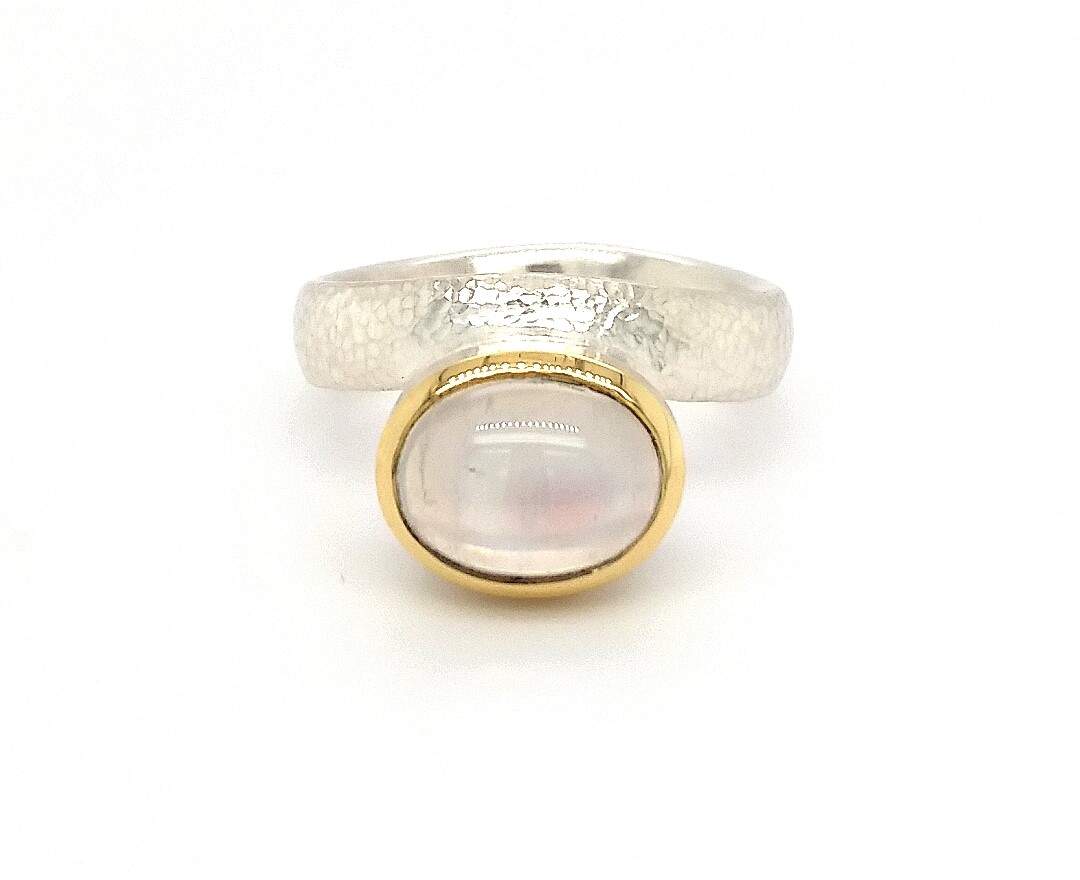 Goldschmiede TRAPEZ - Birgit Johannsen - Ring mit Labradorit, Silber und 22 Karat Gold