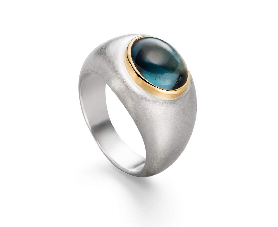 Goldschmiede TRAPEZ - Birgit Johannsen Ring mit blaugrünem Turmalin (Indigolith), Silber und 18 Karat Gold