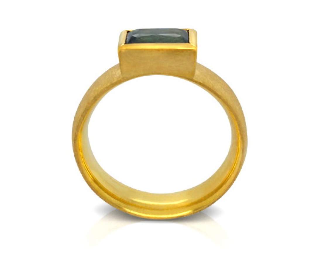 Ring mit blauem Saphir und 750 Gold