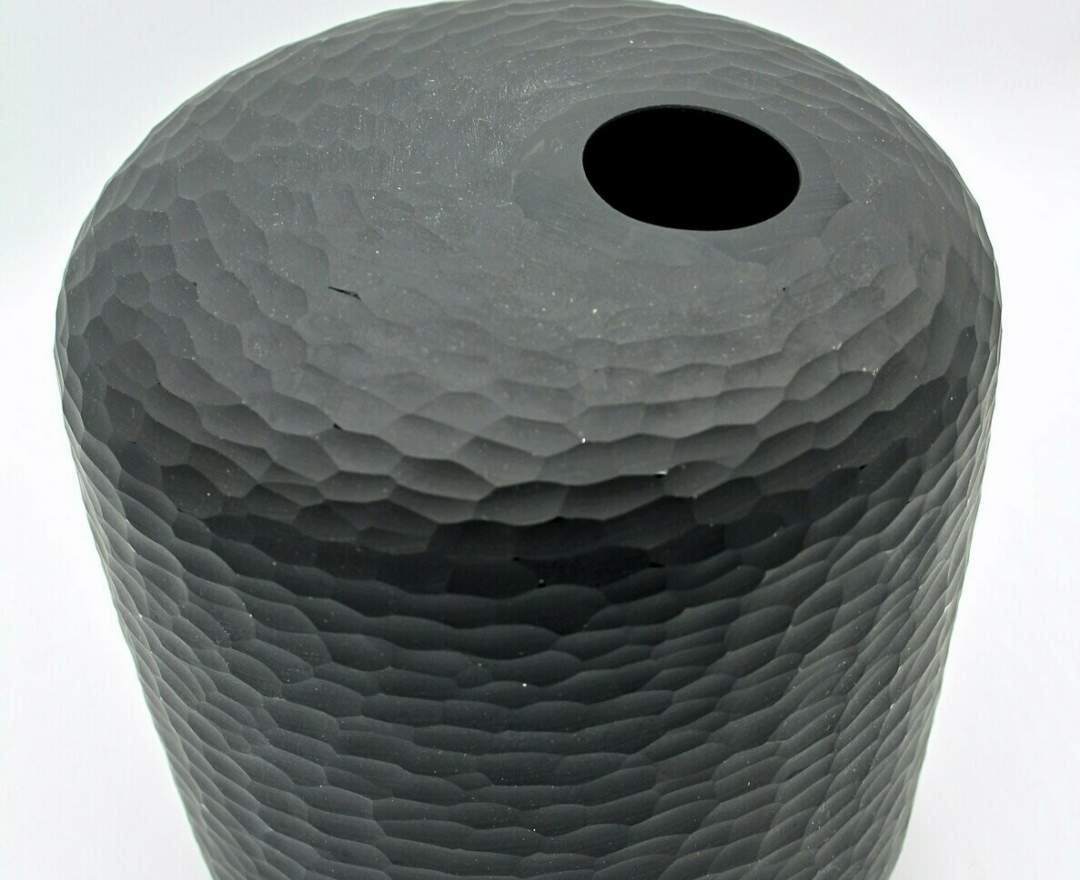 1st Tannendiele - Carved glass vase, schwarz, klein